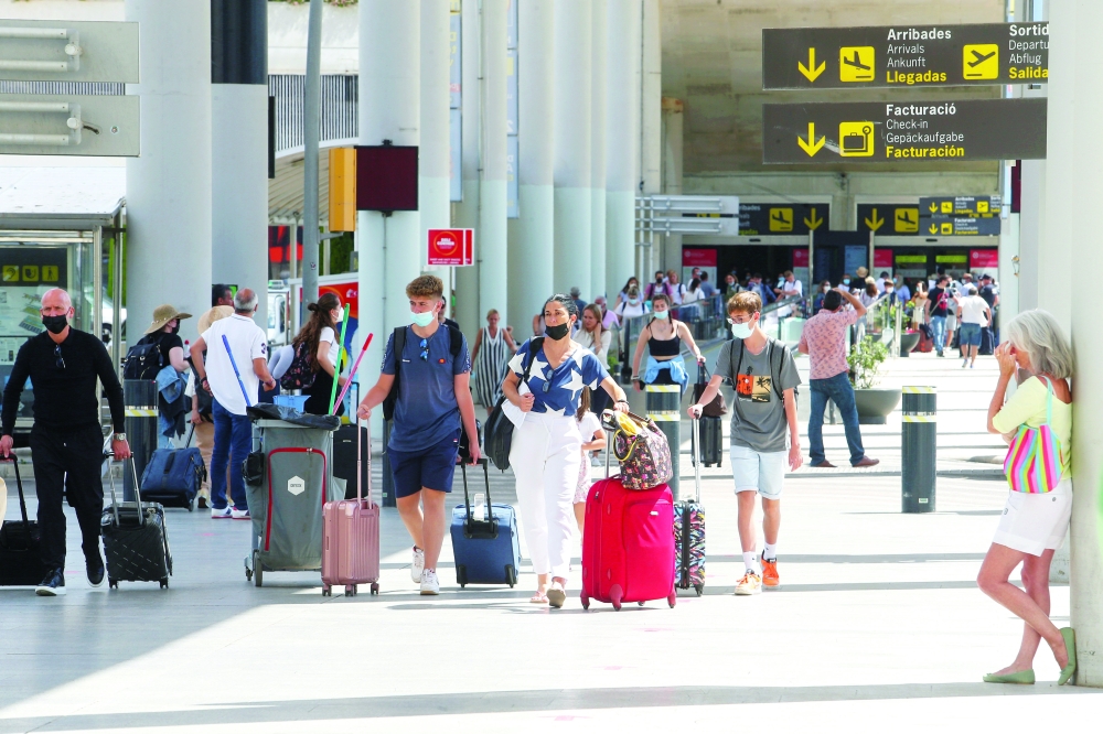 /FW1F/Kirsten Donovan