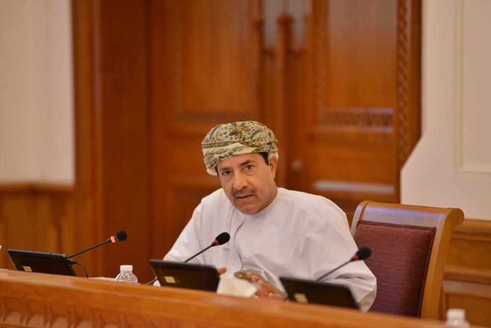 د. حمد الضوياني خلال حديثه في الاجتماع