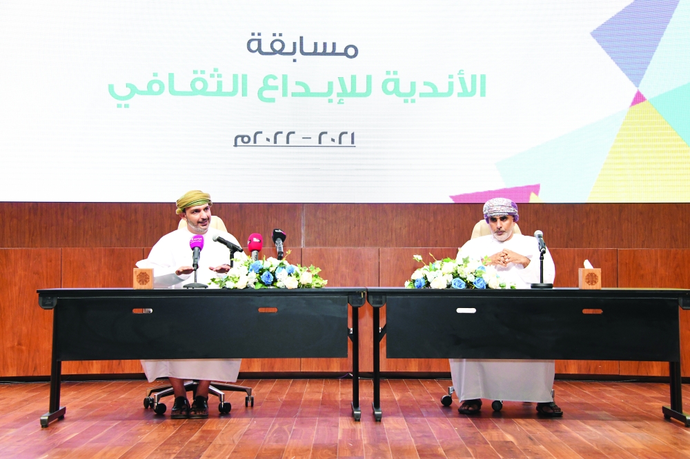 البوسعيدي والسناني يجيبان عن أسئلة الإعلاميين