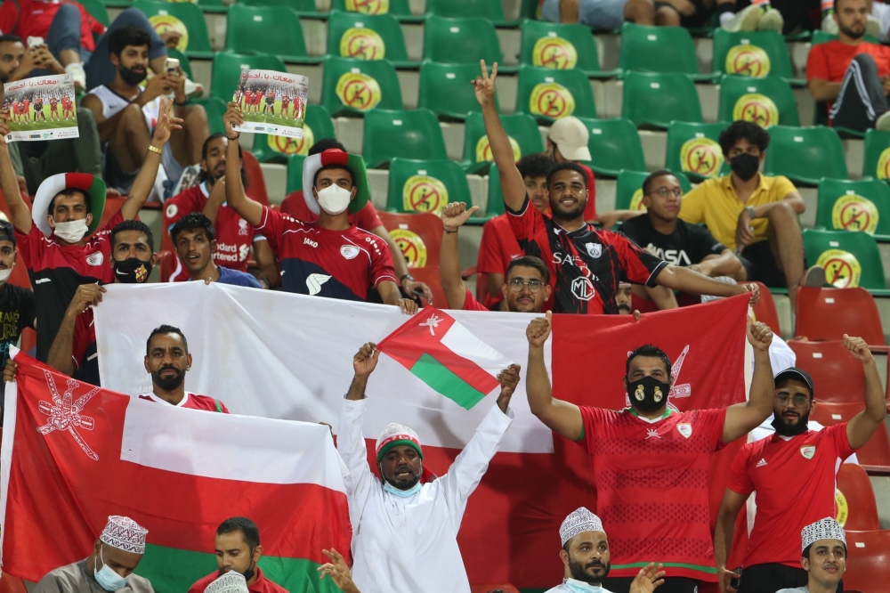 الجماهير الوفية ساندت المنتخب في اللقاء