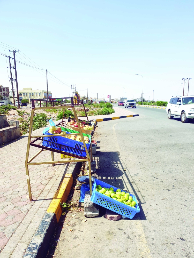 عرض المنتجات الزراعية في الطرقات