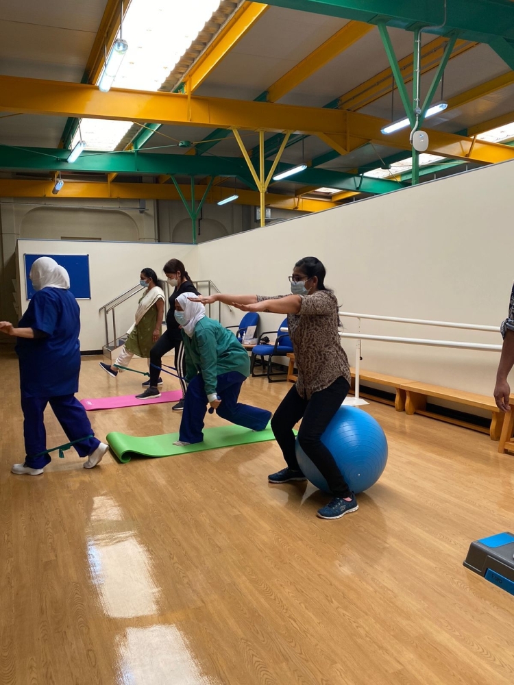 من فعاليات العلاج الطبيعي للعامليين الصحيين