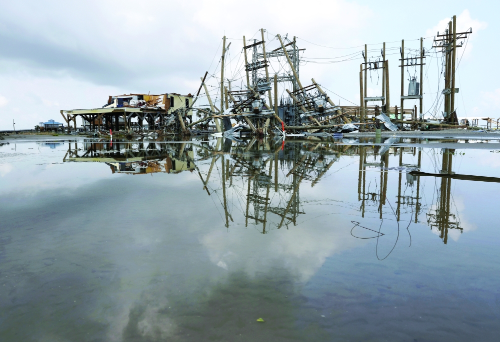 الإعصار إيدا أحدث خسائر مادية ضخمة كما أثر على أنشطة شركات النفط. رويترز