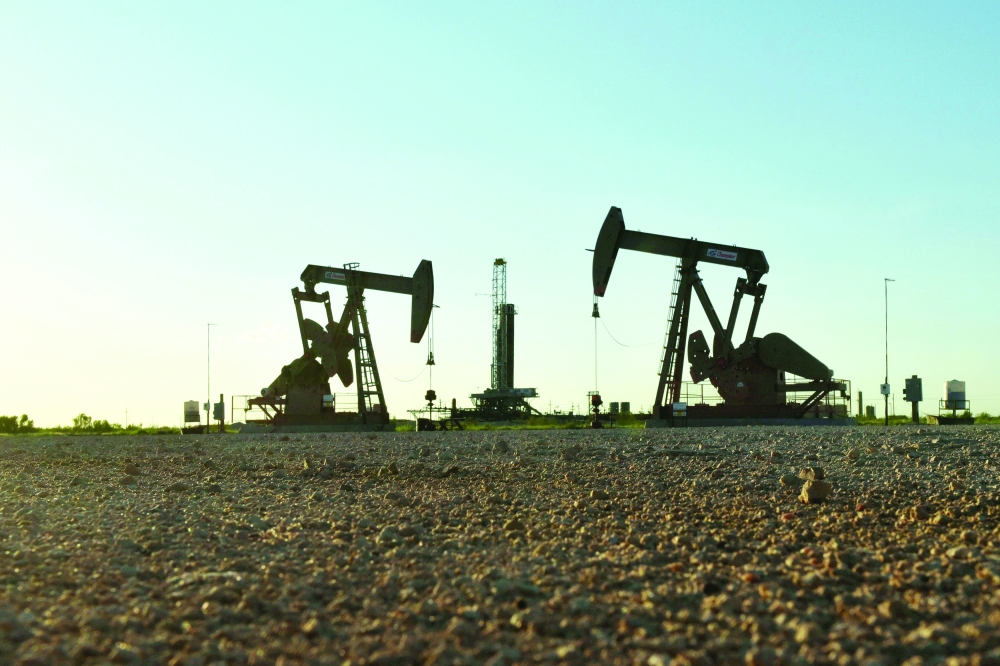 الصورة الرئيسية: إحدى منشآت النفط في ولاية تكساس الأمريكية. رويترز