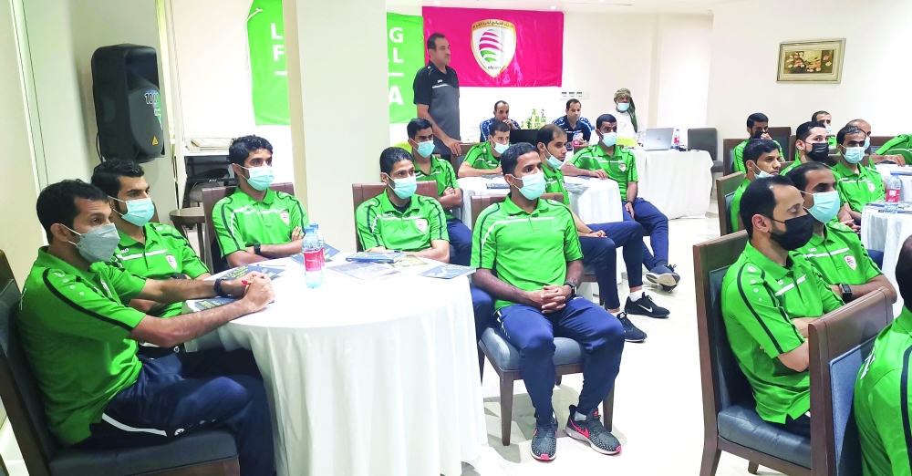 الحكام المشاركون في الدورة