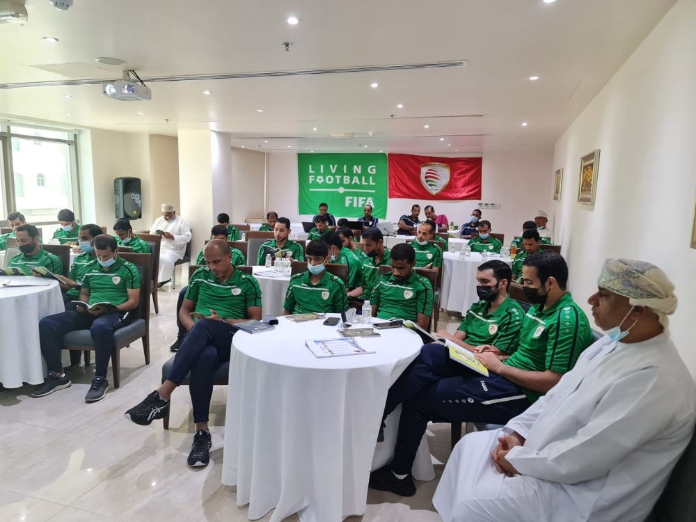 جانب من الحكام المشاركين في المعسكر