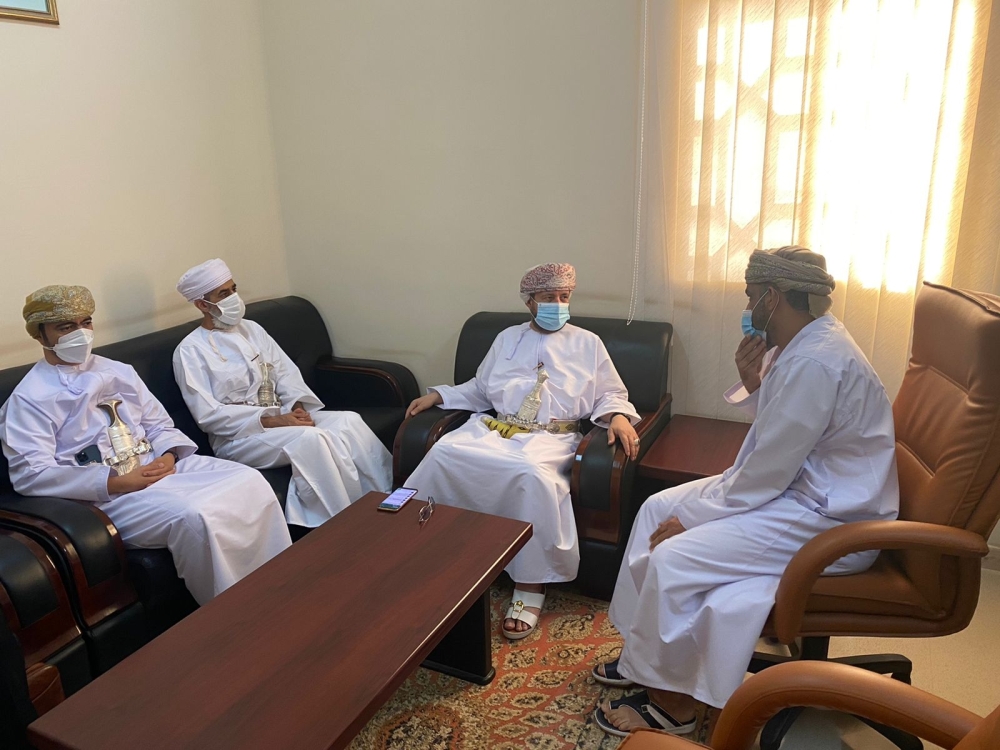 جانب من زيارة دائرة الكاتب بالعدل