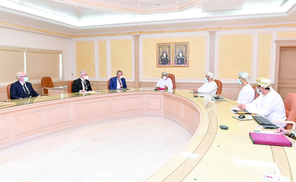 وزير الصحة خلال استقباله الوفد