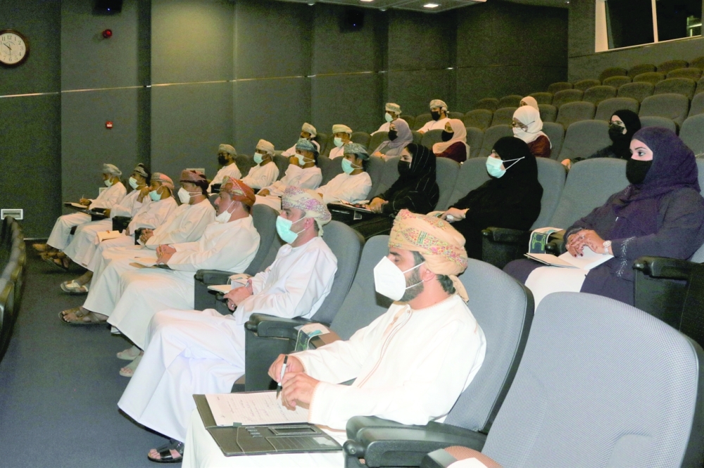 جانب من الحضور في الاجتماع