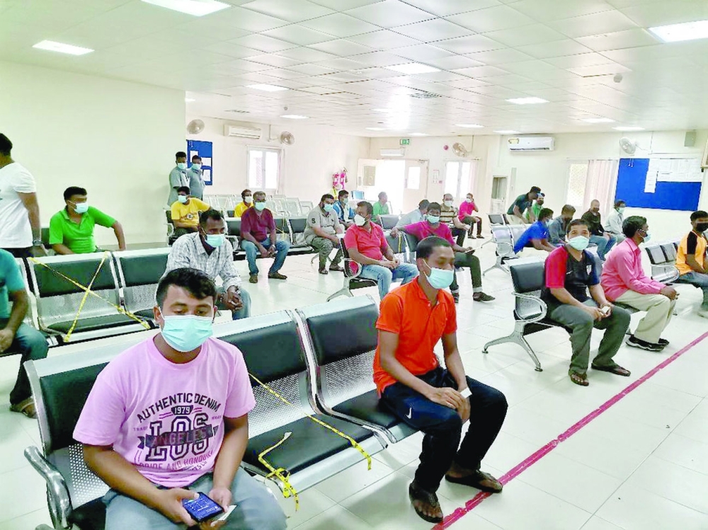 تحصين الوافدين من قبل وزارة الصحة بطريقة سلسة ومناسبة