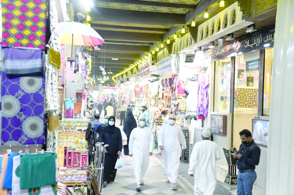 الحياه عادت الى مطرح وسوقها التاريخي بعد ان شهدت اول اغلاق بسبب كورونا 