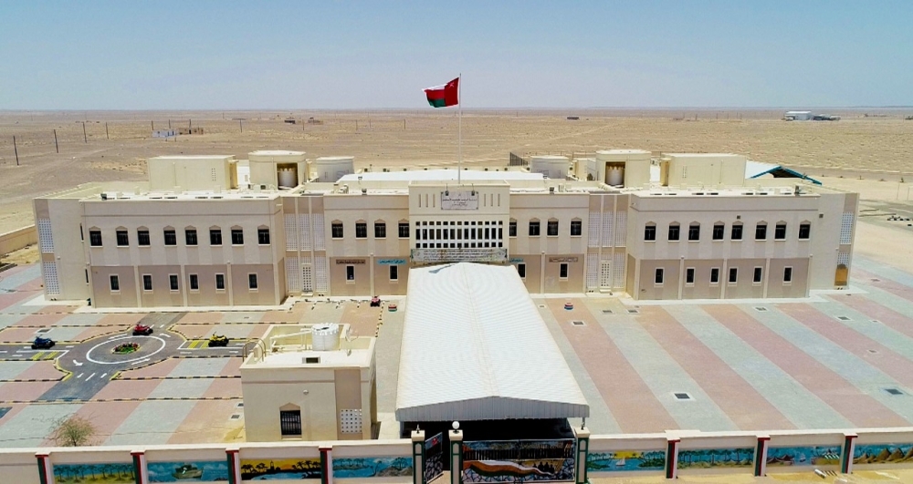 الانتهاء من تنفيذ مشاريع مدرسية بالتعاون مع القطاع الخاص في محافظة الوسطى