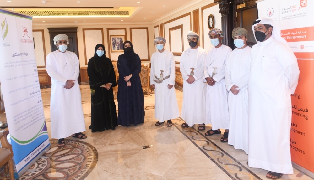 حضور توقيع الاتفاقية بين الوزارة ومركز الزبير