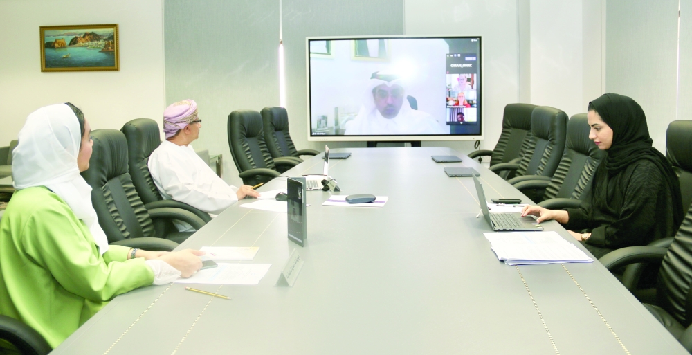 من الاجتماع