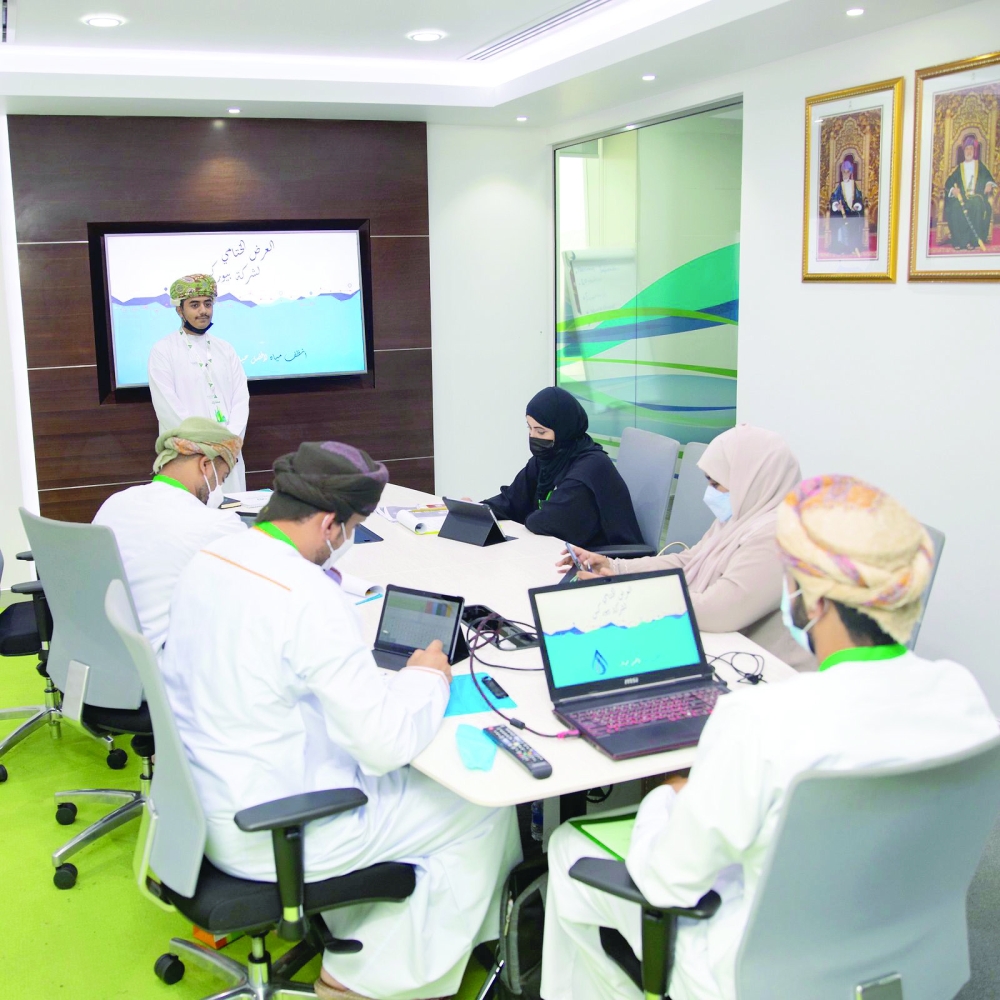 اعضاء لجنة التحكيم للمسابقة