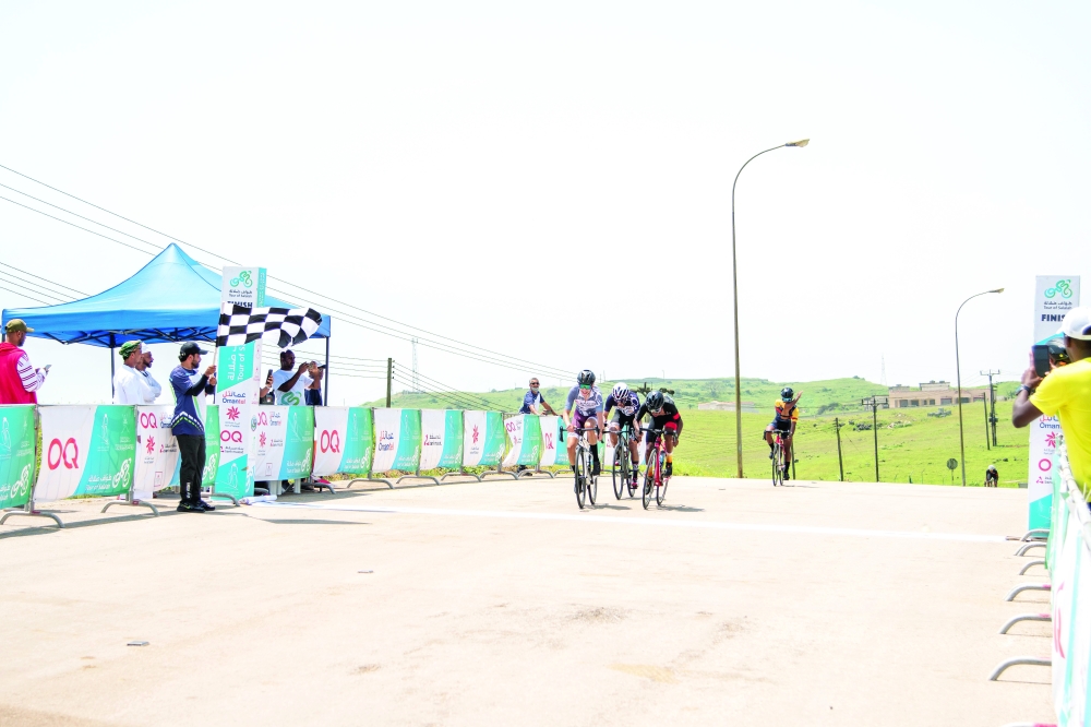 الدراجون أمام خط النهاية