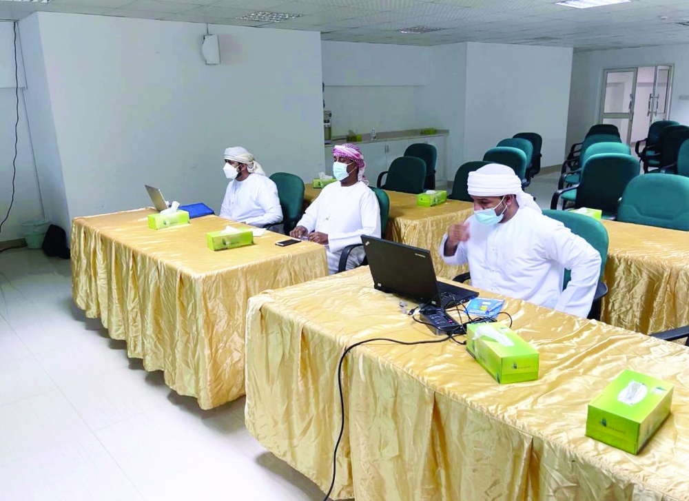 جانب من حلقات العمل حول نظام التسجيل 