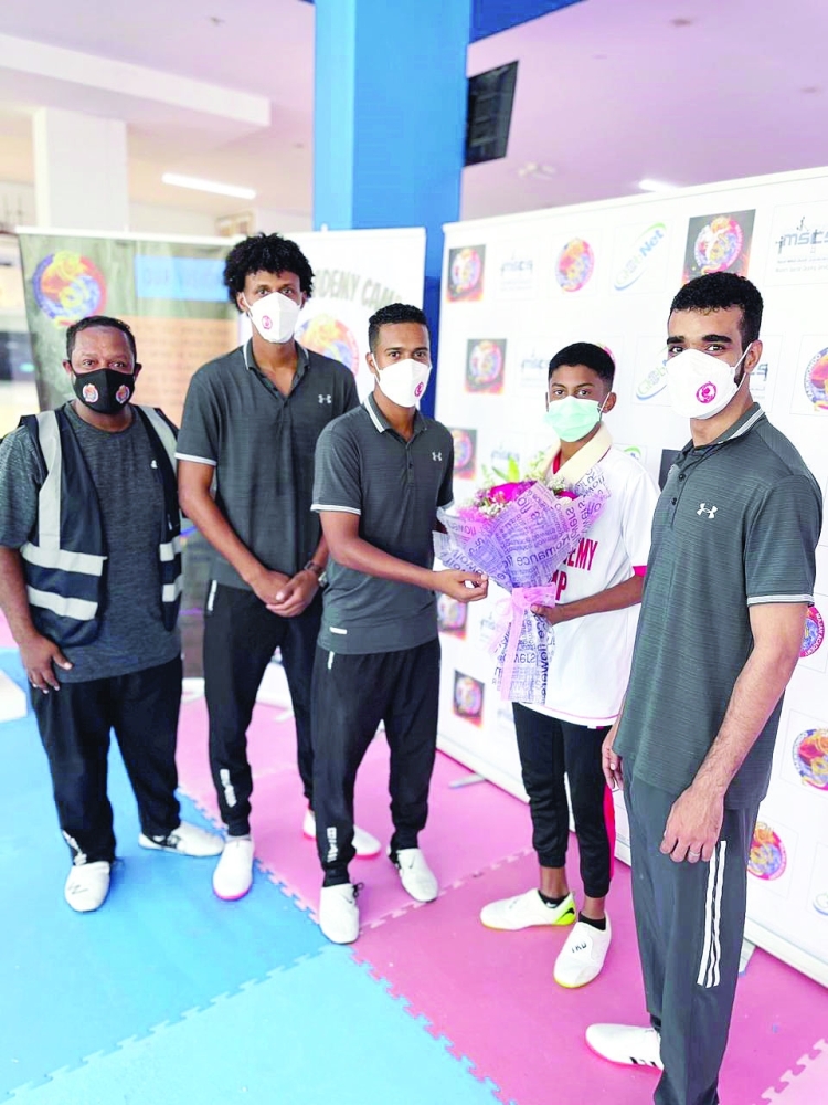 تكريم الأندية المشاركة