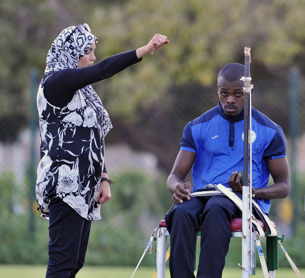 محمد المشايخي مع مدربته سنية مصطفى