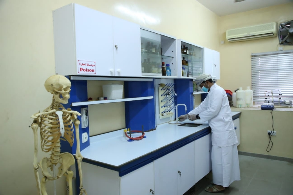 استعدادات لاستقبال الطلبة بجميع المرافق المدرسية 
