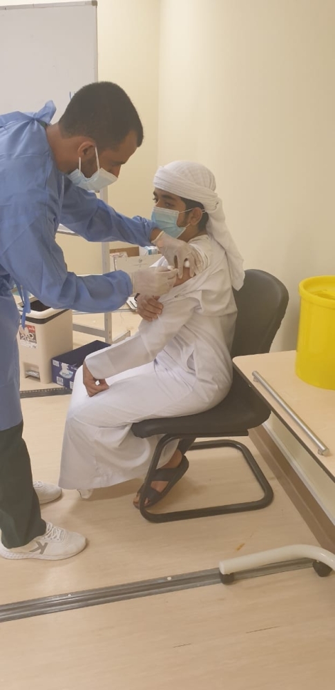 استمرار تطعيم الطلبة في دبا وليما مع بدء العام الدراسي الجديد