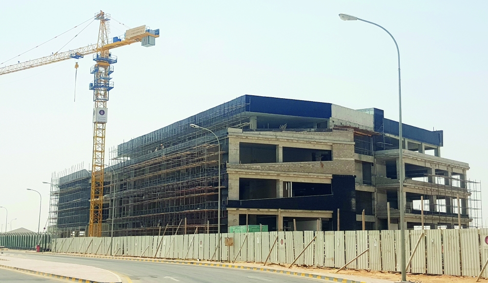 مبنى الخدمات في المزيونة يصل لمراحله النهائية