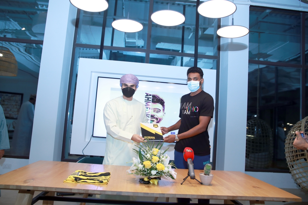 أحمد كانو يوقع للسويق