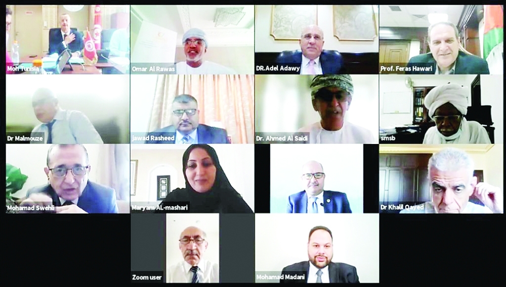 المشاركون في الاجتماع 