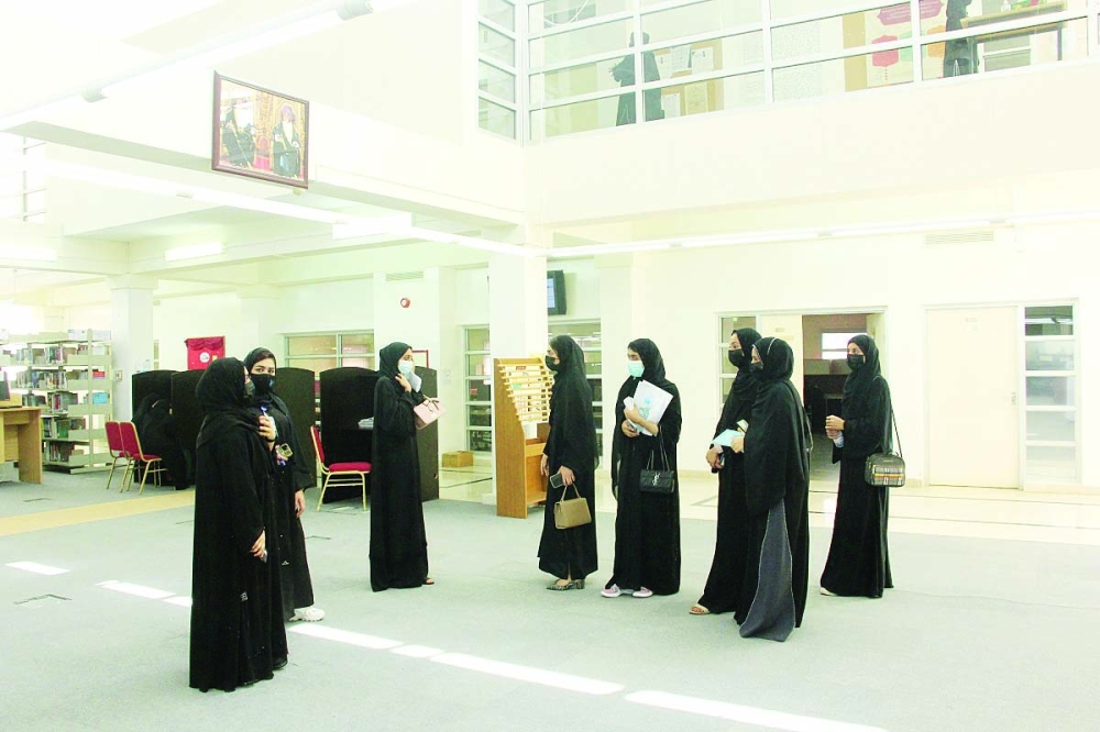 الطلبة الجدد يتعرفون على مباني الكلية