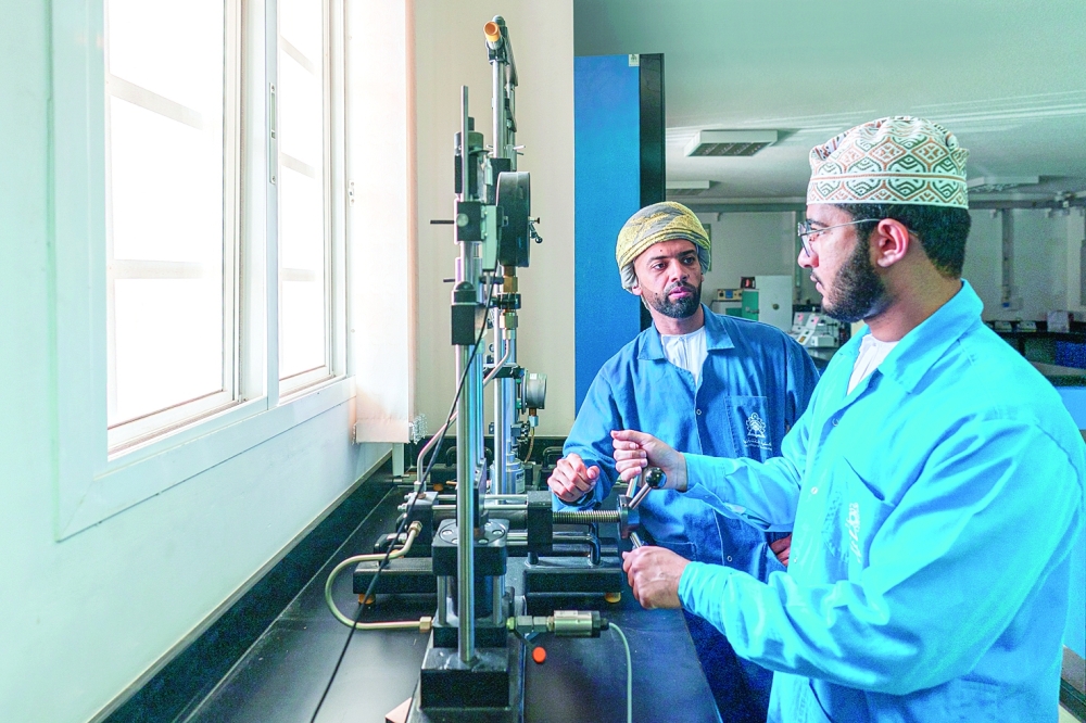 تشجيع الطلبة على المشاركة الفاعلة في مختلف المحافل