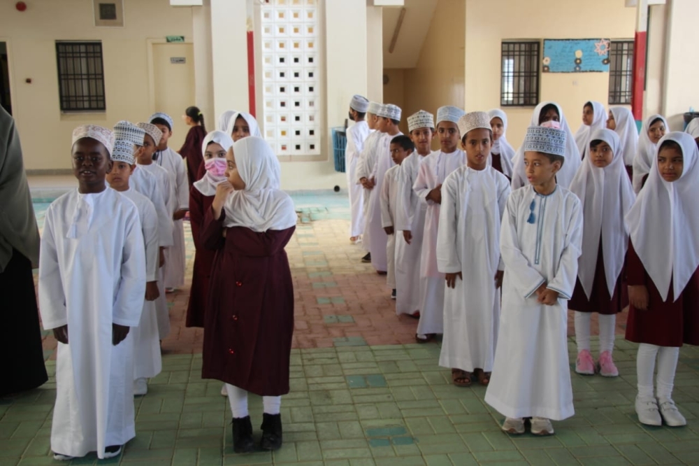 الطلبة في طابور الصباح 