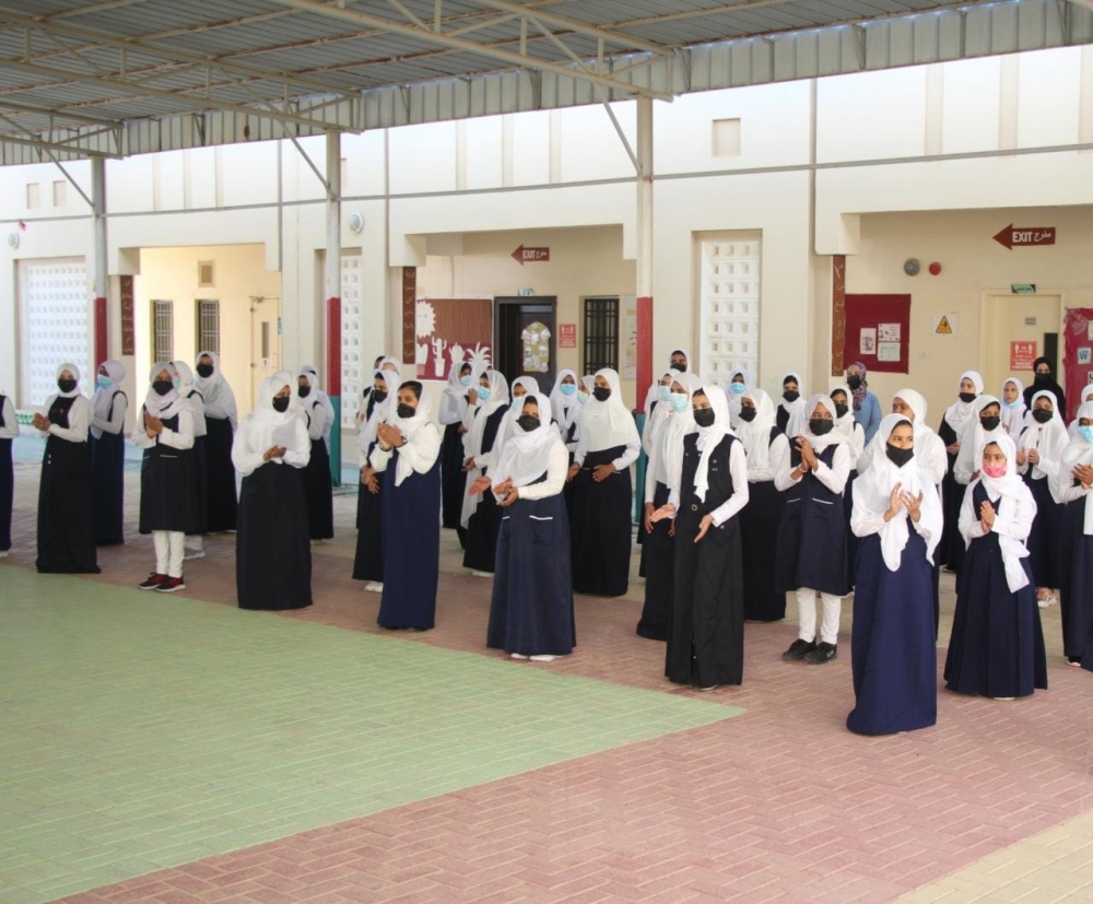 تطبيق اجراءات لبس الكمامات لبعض الطلبة الكبار داخل المدارس 