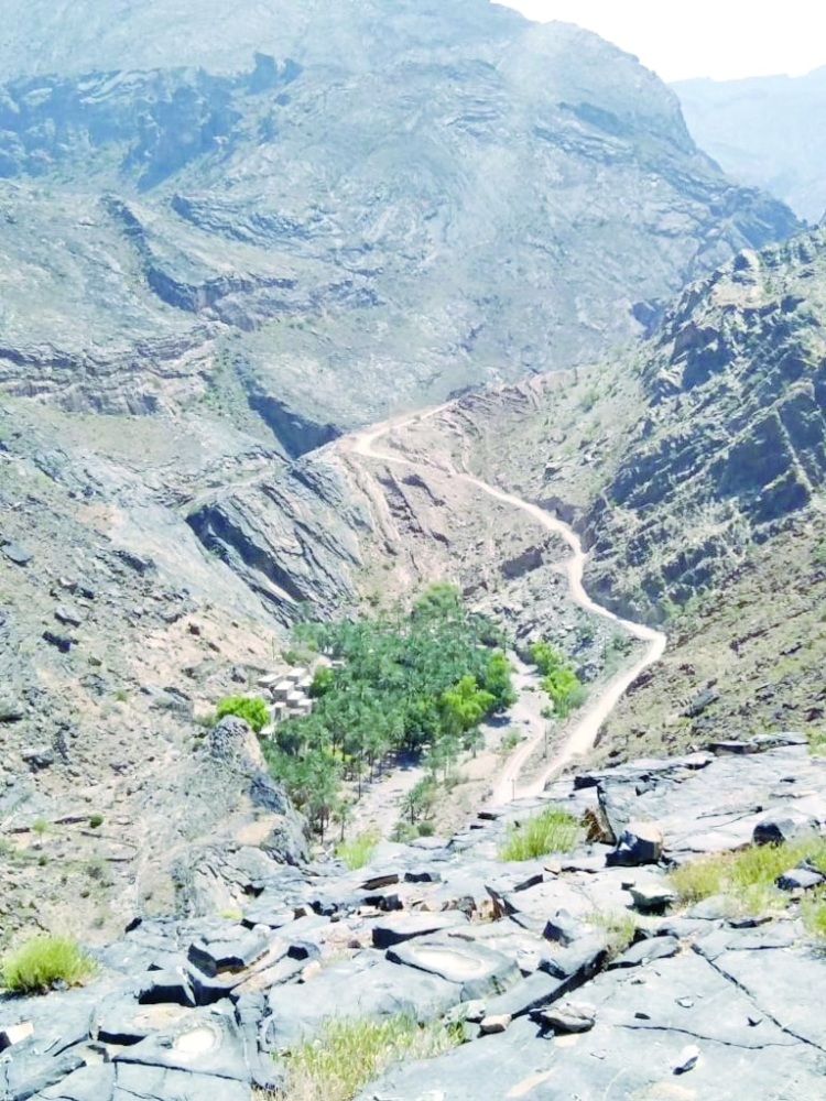  طرق ترابية في  جبال الداخلية 