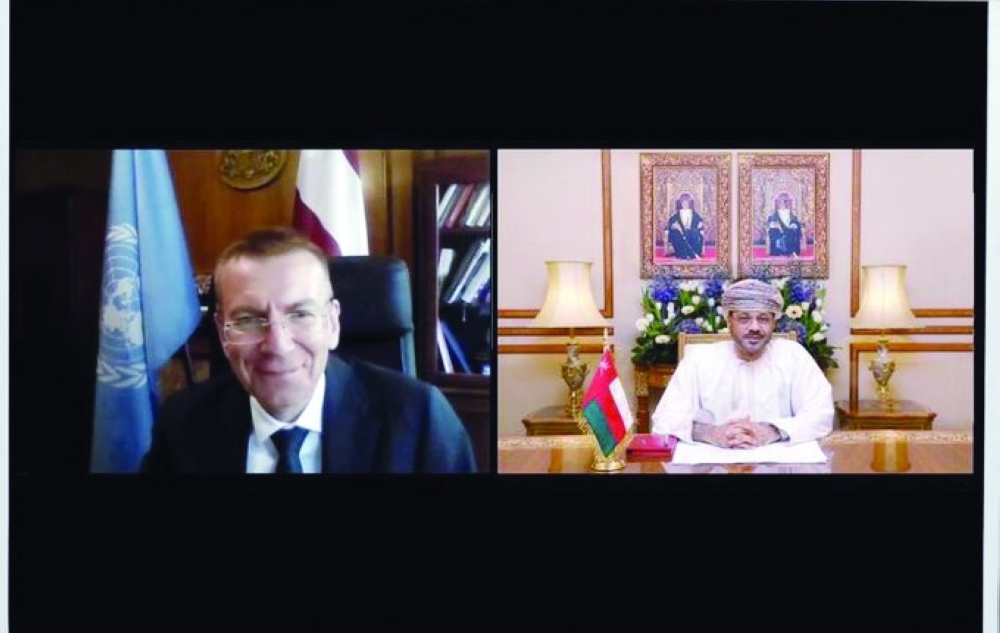 بدر بن حمد ووزير خارجية لاتفيا