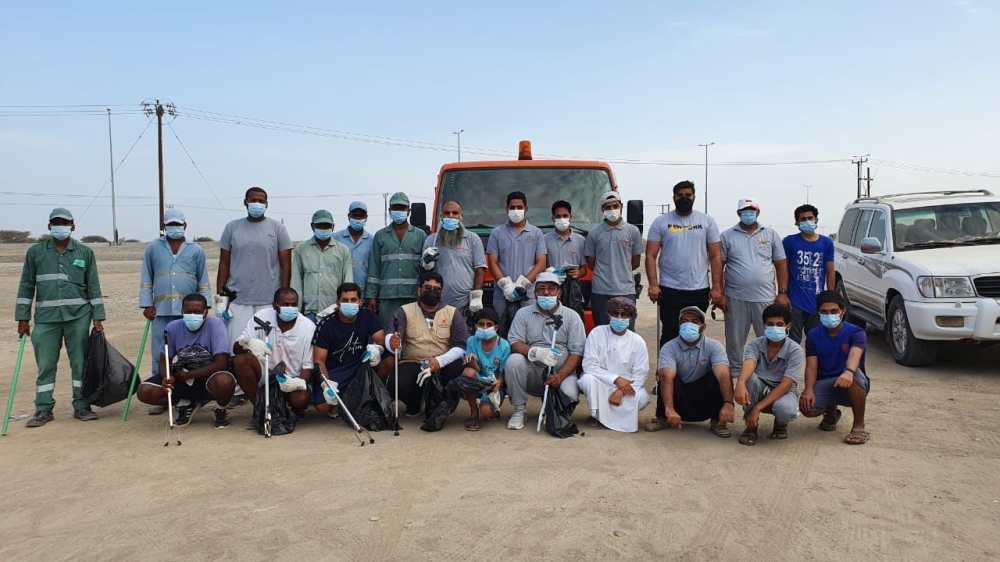 صورة جماعية للمشاركين في الحملة 