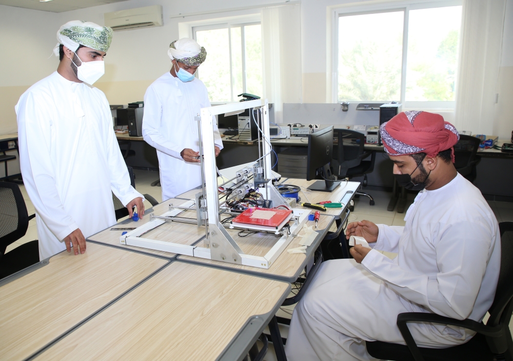 أثناء استخدام الطابعة ثلاثية الأبعاد