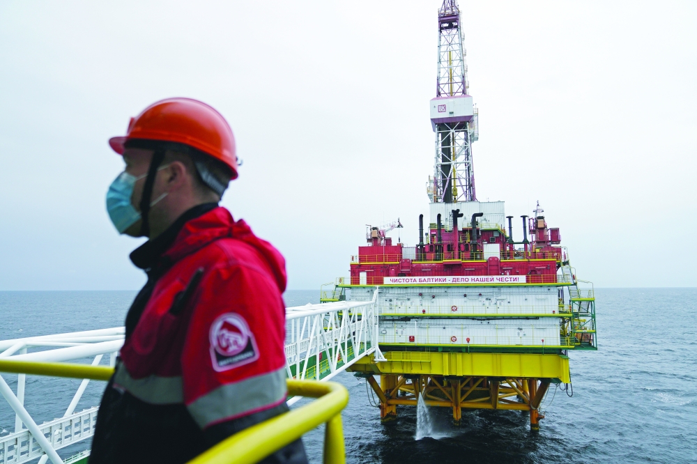 منصة نفط بحرية في بحر البلطيق، روسيا  