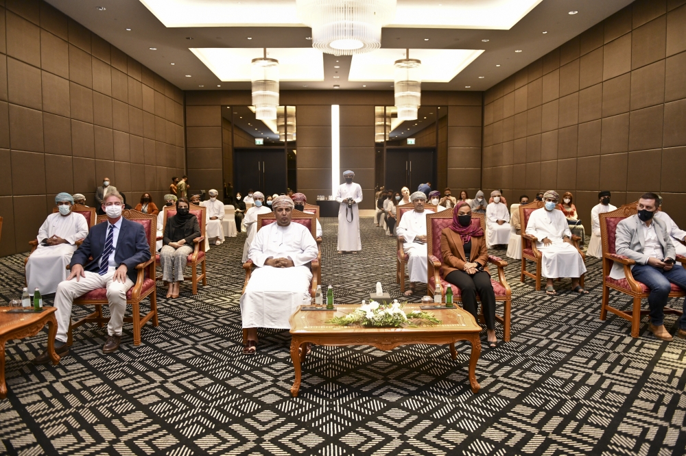 جانب من الحضور في المؤتمر الصحفي