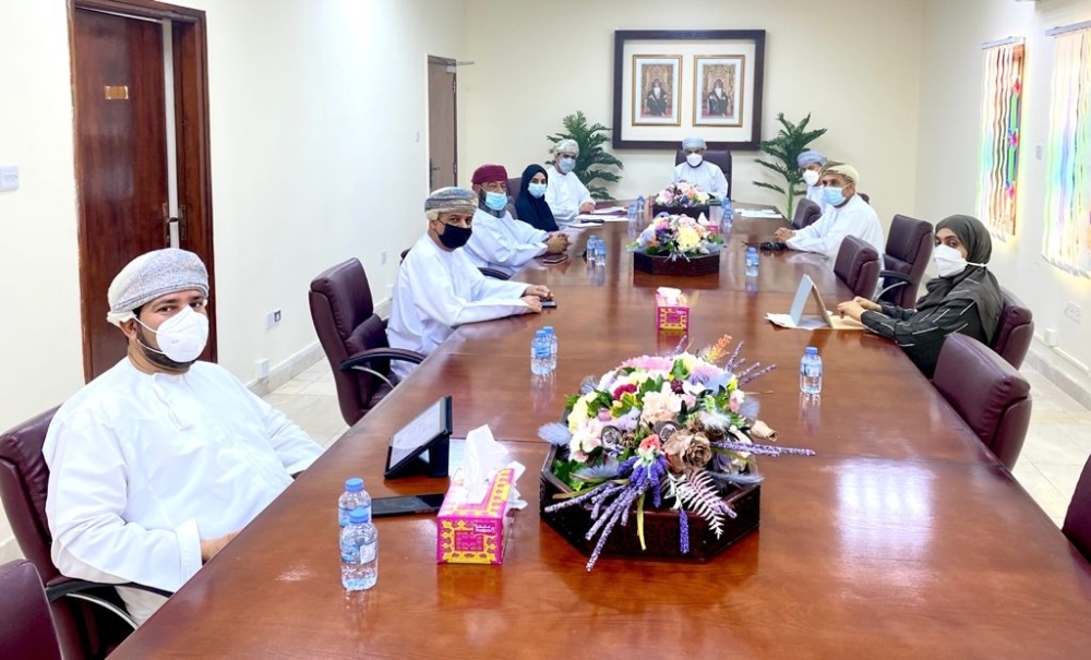  من اجتماع لجنة الشؤون البلدية بالعامرات