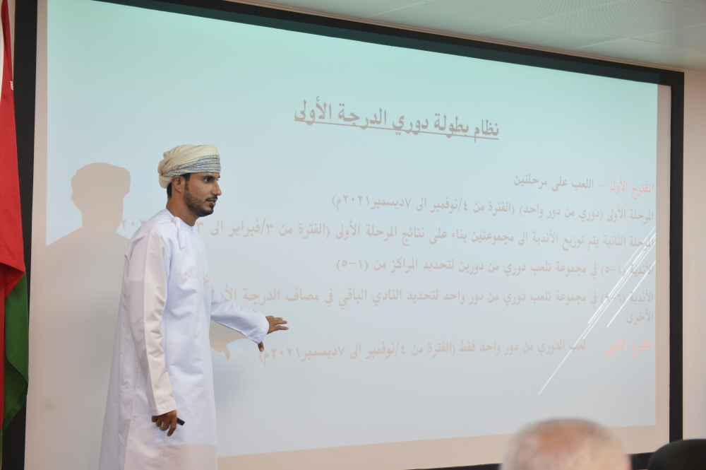 محمد العلوي يقدم شرحا لممثلي الأندية