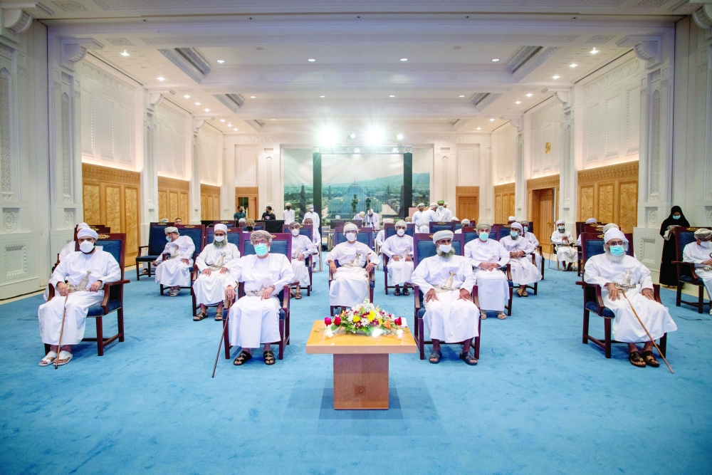 راعي المناسبة والمشاركون في فعالية تعزيز الوعي الوقفي