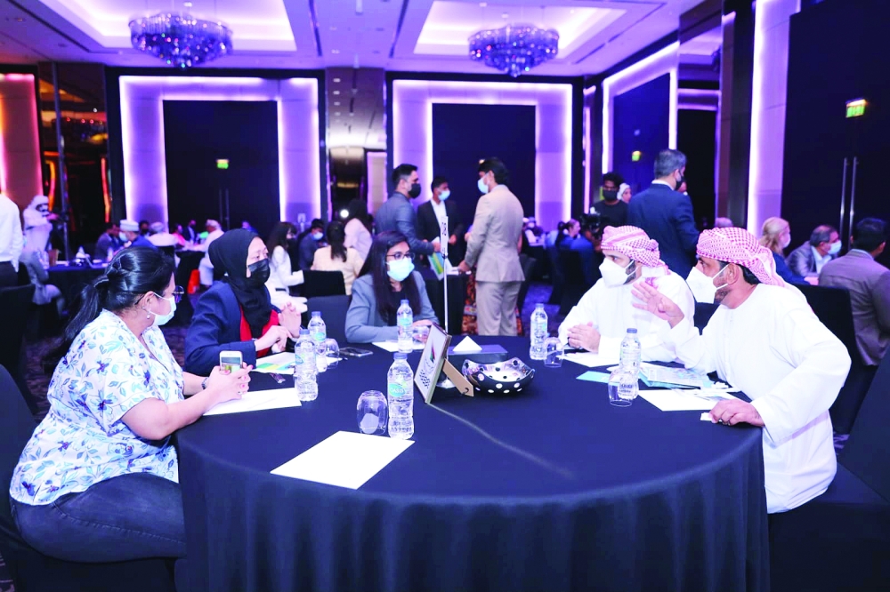 المشاركون في الحلقة التي نظمتها الوزارة  