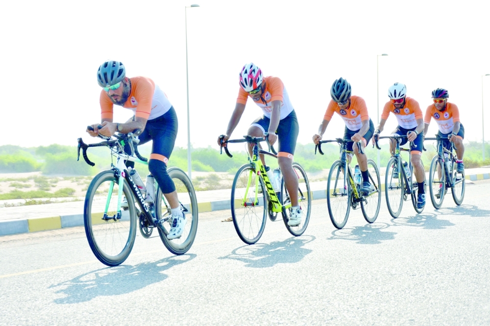 جانب من منافسات المرحلة الأولى لدوري الدراجات الهوائية