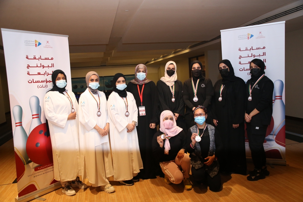 لقطة جماعية للفائزات بالمراكز الأولى