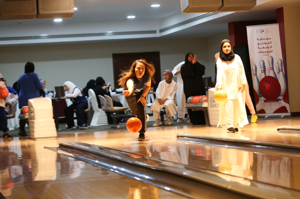 جانب من منافسات البولينج للمؤسسات