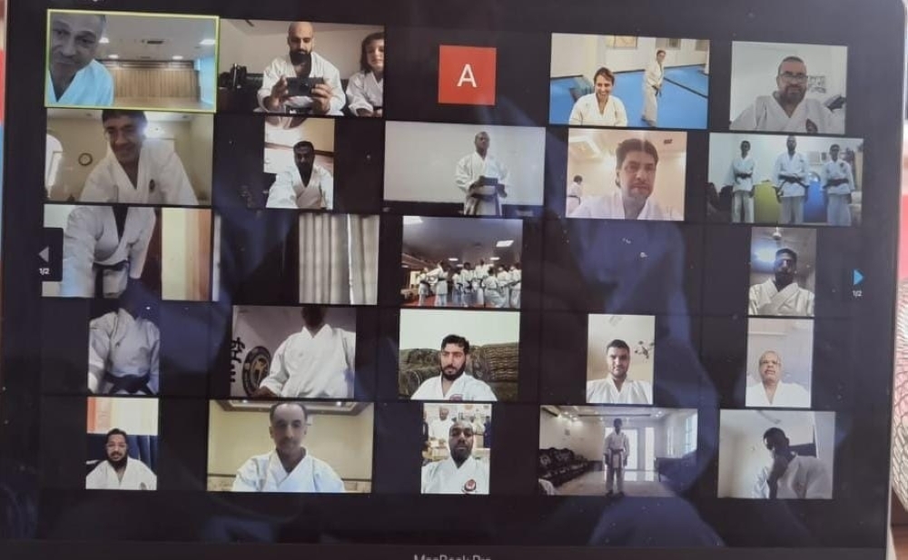 جانب من المشاركين في الدورة