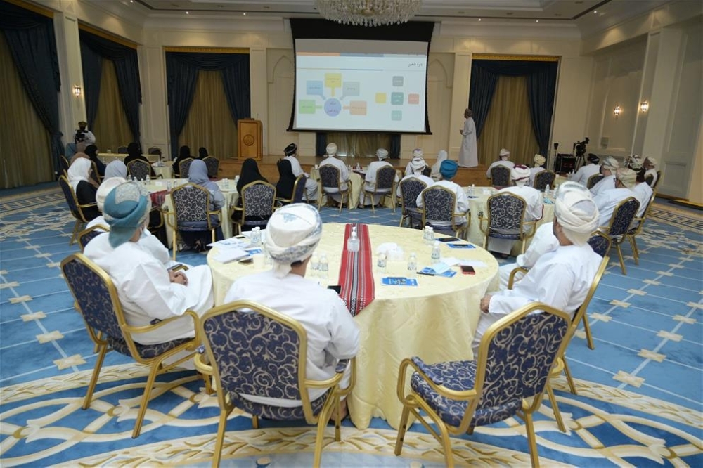 خلال الحلقة التي حضرها وزير الاقتصاد 