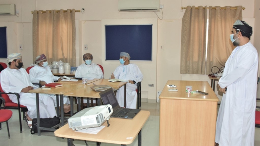 خلال تقديم أوراق العمل