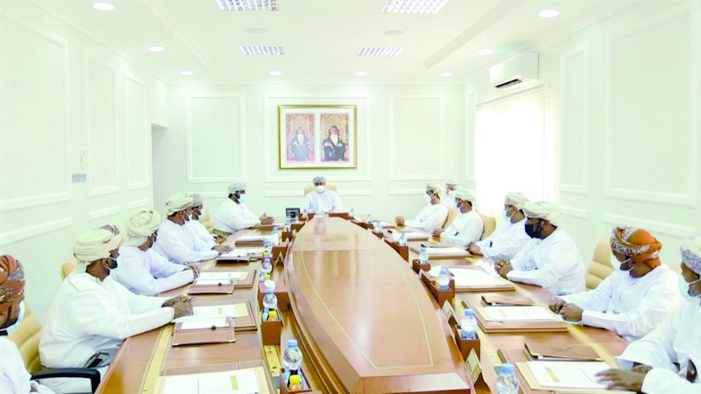 من اجتماع لجنة الشئون البلدية بالوسطى  