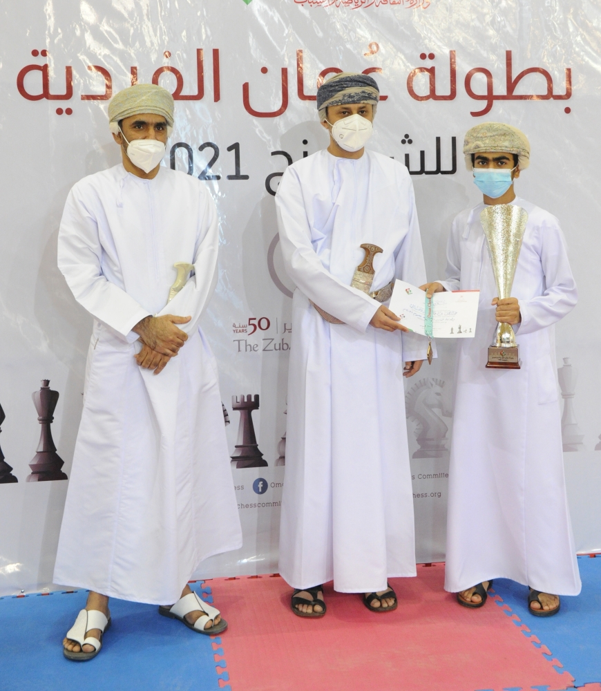 تتويج عبدالرحمن الزدجالي بلقب البطولة